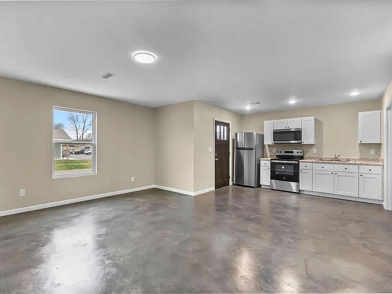 1300 W Mar Elm St — Photo 11