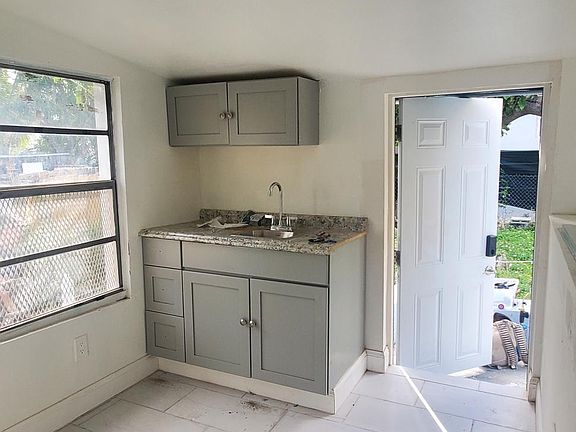 4th image of 5710 NE Miami Pl