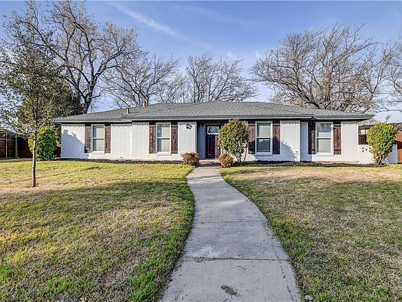 2nd image of 2605 Royal Cir
