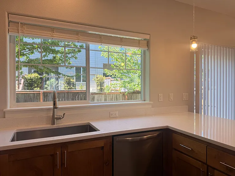 5711-5713 Honey Bee St S — Photo 11
