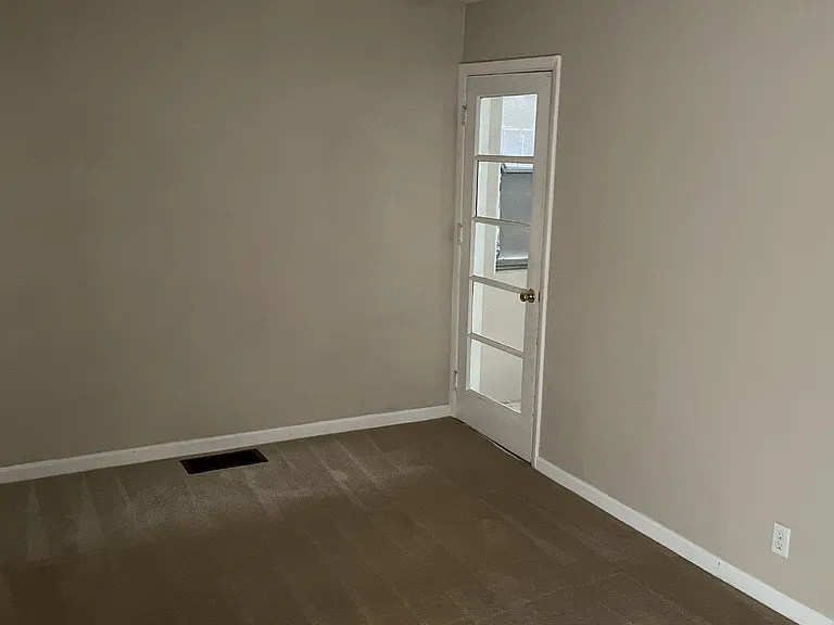 370 W Commercial St #1 — Photo 10