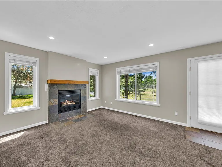 685 E Union Pines Ct — Photo 4