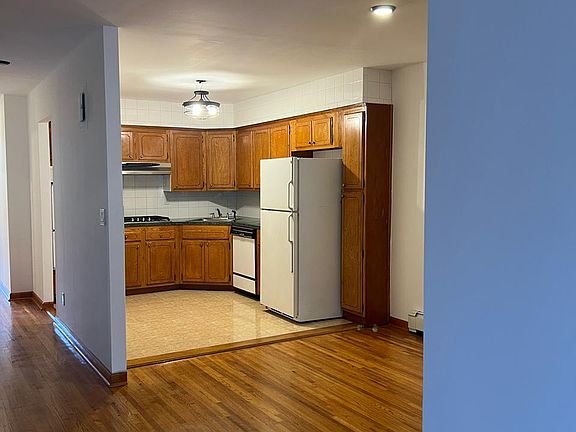 3rd image of 32-53 30th St Floor 2