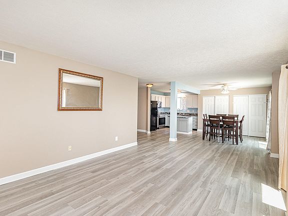 5th image of 10232 Meadow Glen Dr