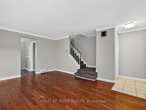 3rd image of 620 Carlton St