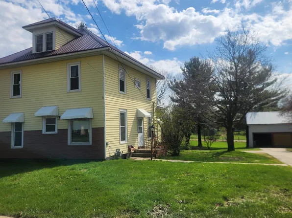 312 Commercial St, Strawberry Point, IA 52076