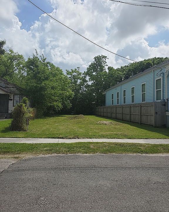1st image of 1525 Feliciana St