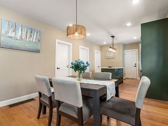 5th image of 58 Dustin St #1