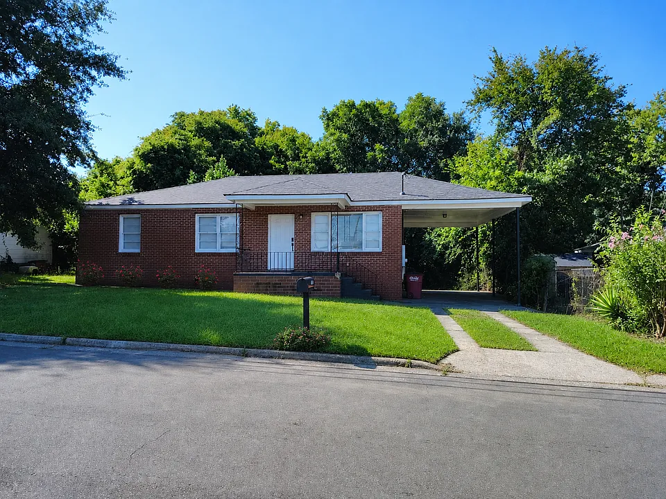 784 Villa Crest Ave