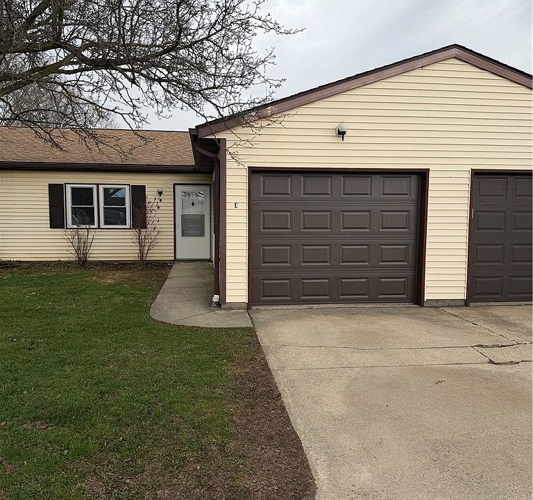 1st image of 122 Royal Crest Dr