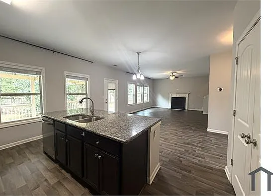 1096 Glenwyck Dr — Photo 13