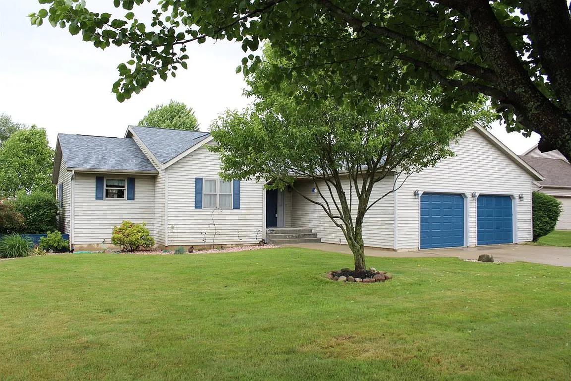 1647 N Crest View Dr photo 1
