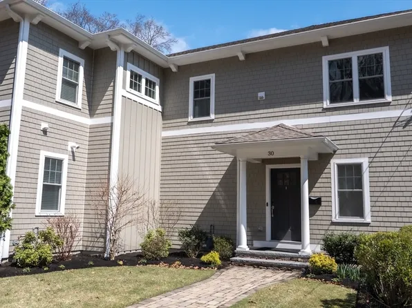 28-28 Circuit Ave #30, Newton Highlands, MA 02461