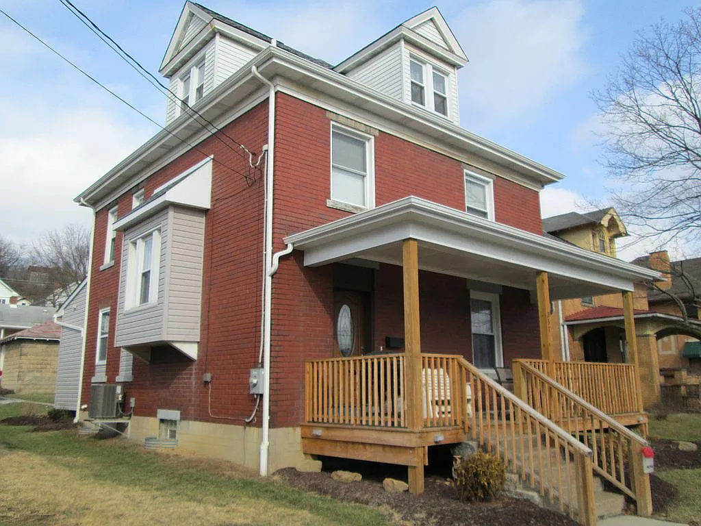 237 E Pike St photo 1