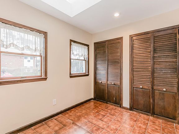 2nd image of 84 Weiden St