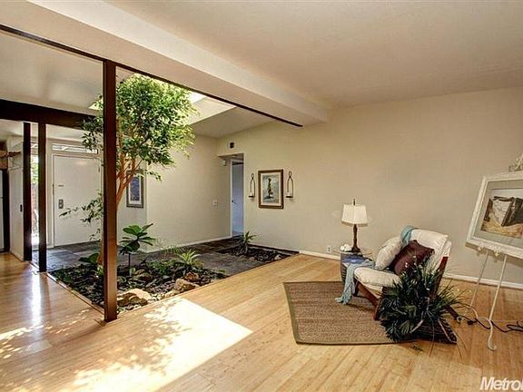 2nd image of 840 Princeton Ct