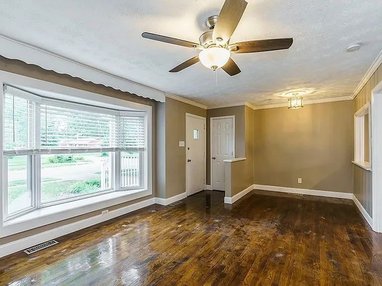 493 Barkley Dr — Photo 5