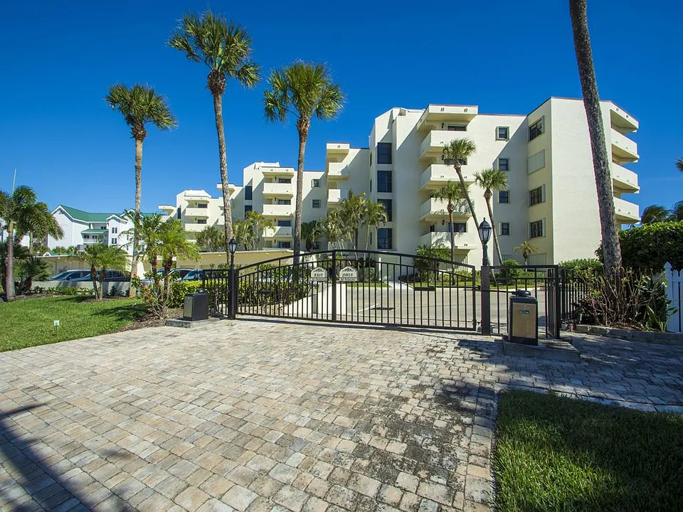 2636 Ocean Dr #404