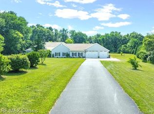 1318 Gray Haven Ln, Brighton, MI