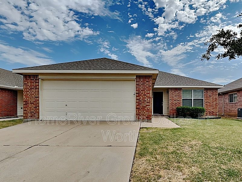 1st image of 4840 Trail Hollow Dr