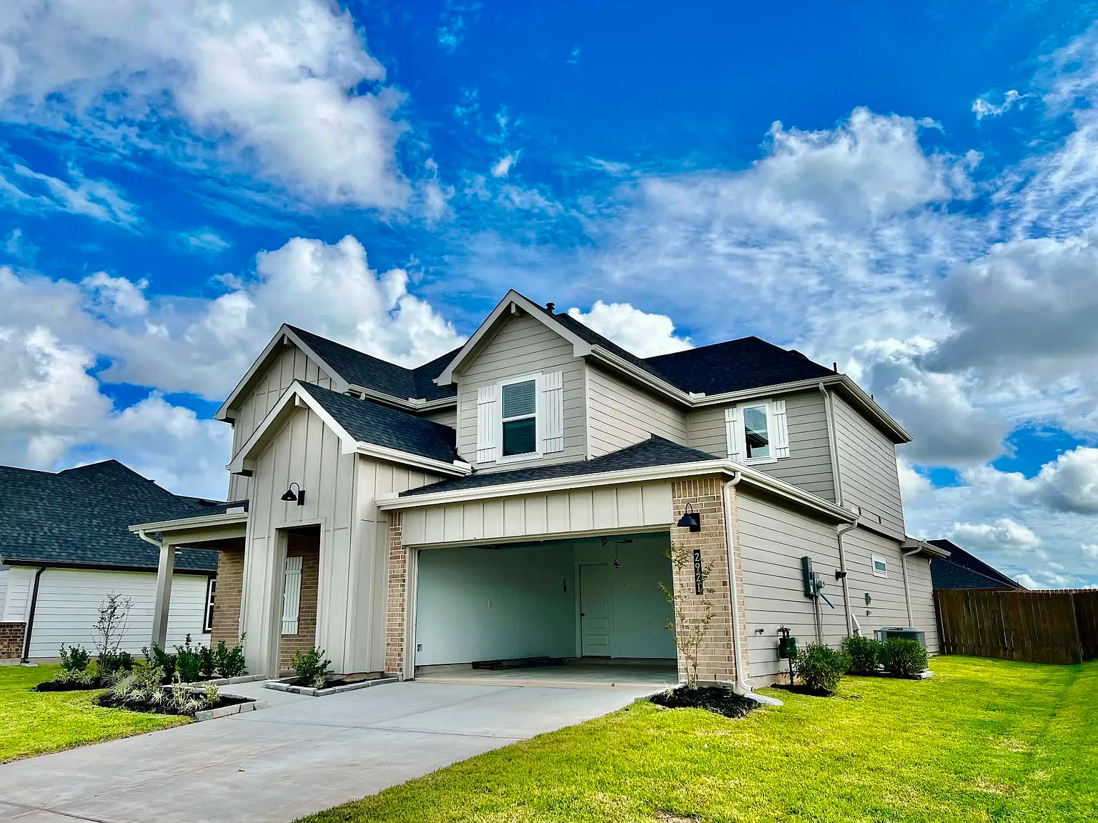4 bed, 2.5 bath, 2456 sqft, $2,799 — Photo 2