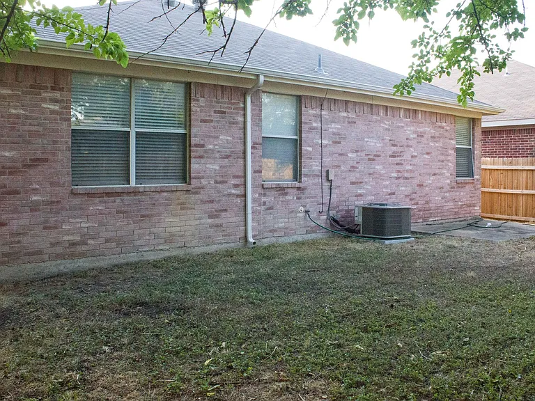7212 Park Creek Cir W — Photo 18