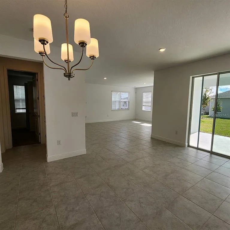 5 bed, 5.0 bath, 4203 sqft, $4,300 — Photo 2