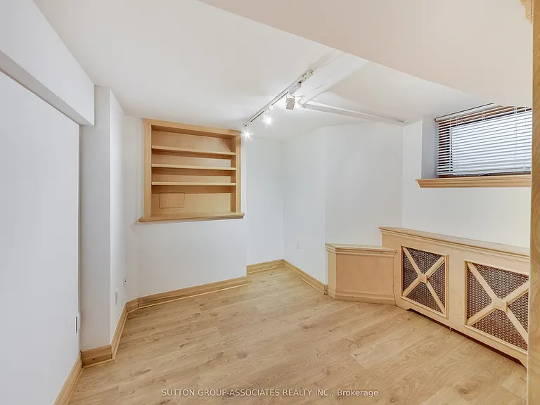 20 Kendal Ave #LOWER — Photo 10