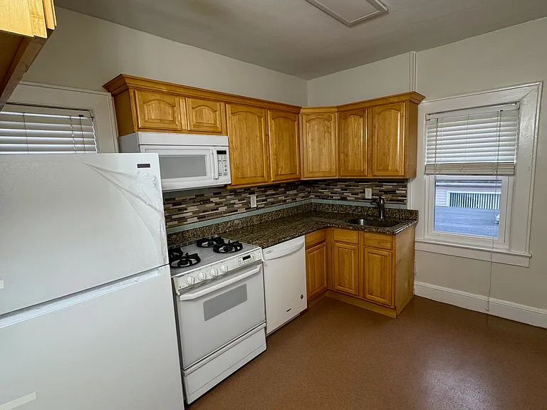 365 Commercial Ave #2 — Photo 4