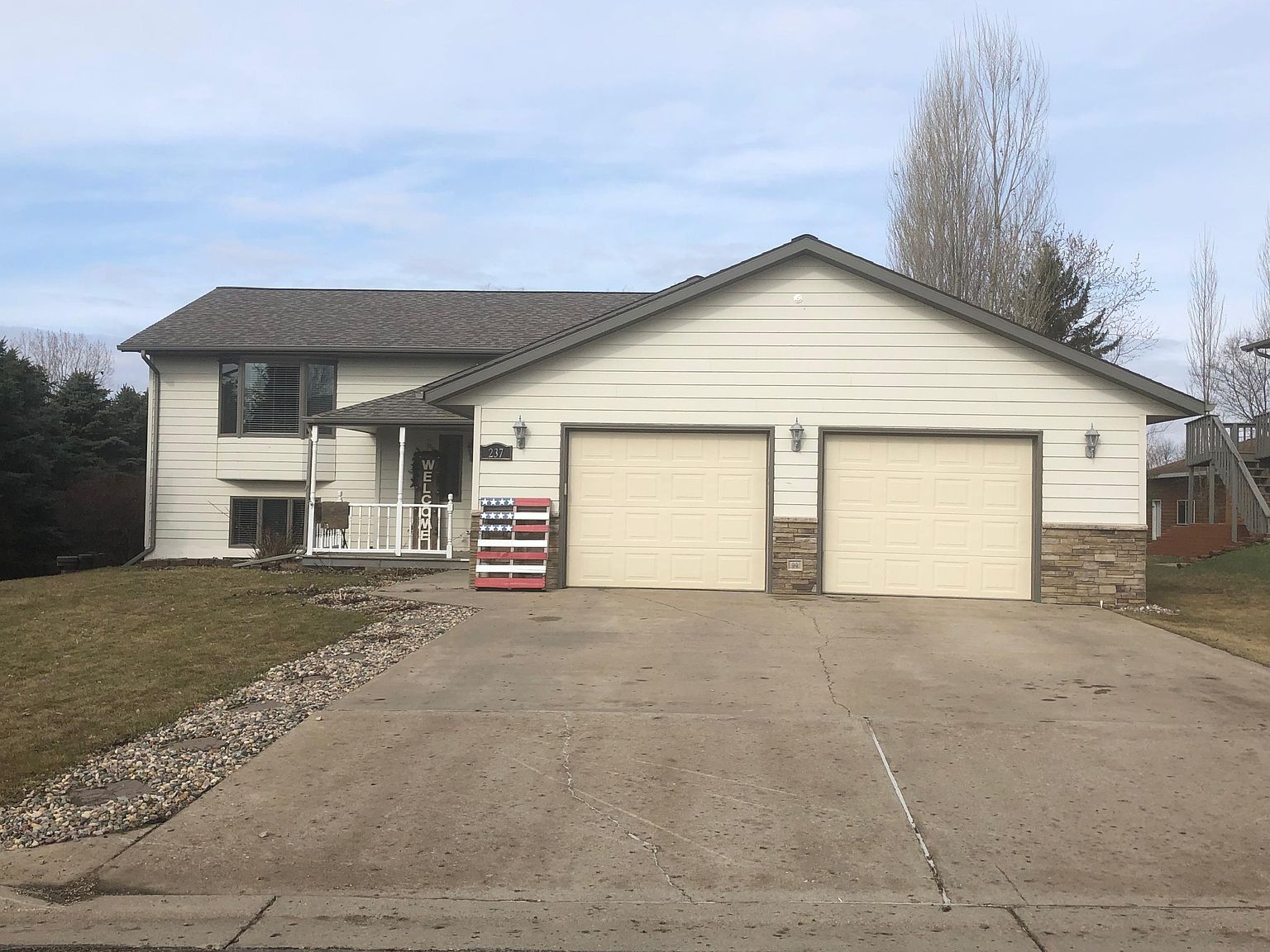 237 23rd Ave NE, Jamestown, ND 58401 | Zillow