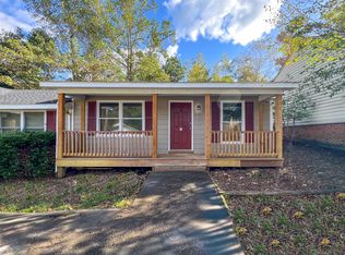 33 Fox Hill Dr, Kilmarnock, VA 22482