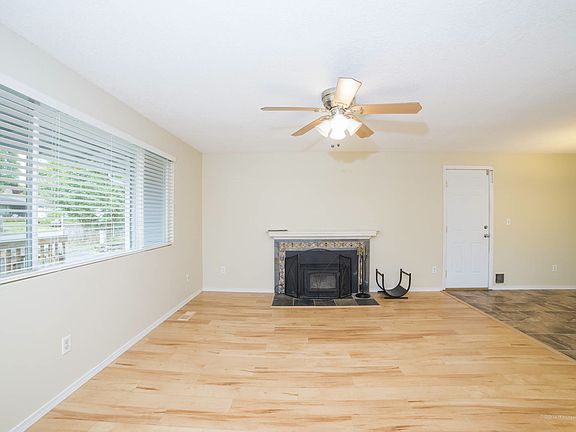 3rd image of 5832 64th Ave NE