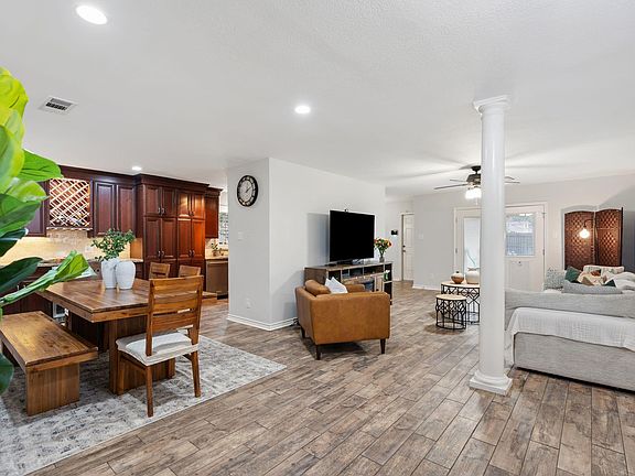 4th image of 5658 Cartagena St