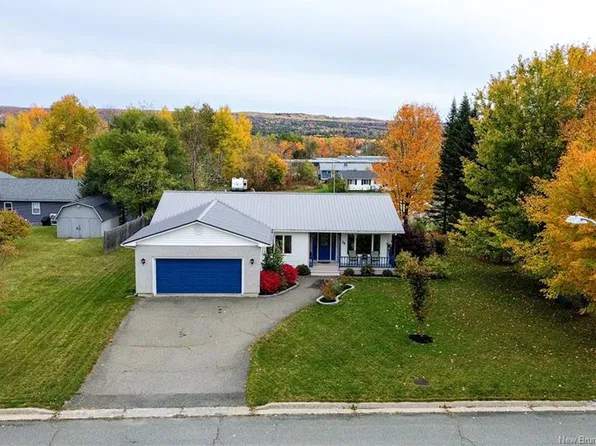 34 Doyle St, Nackawic, NB E6G 1E5