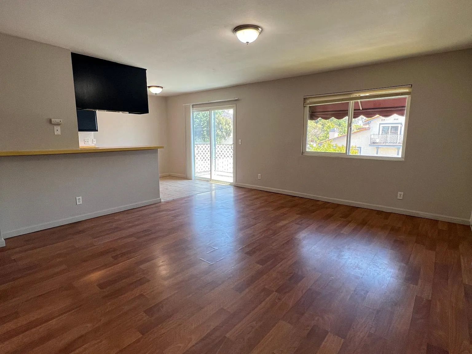1427 Jellick Ave — Photo 1