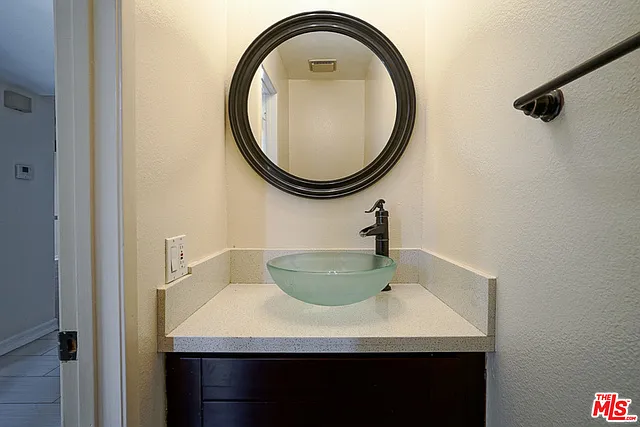 5760 Owensmouth Ave #14 — Photo 14