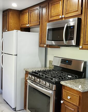 3rd image of 2212 S Bentley Ave #8