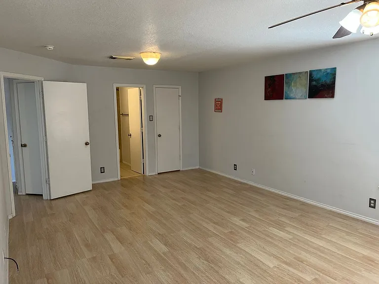 15 McLennan Oak — Photo 14