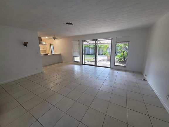 2nd image of 2513 NE 33rd Ave #2