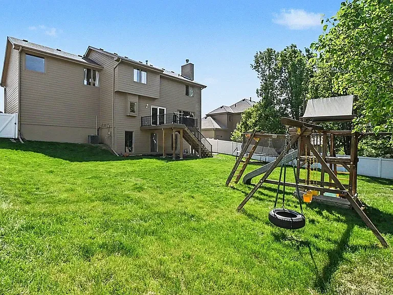 18328 Polk St — Photo 2