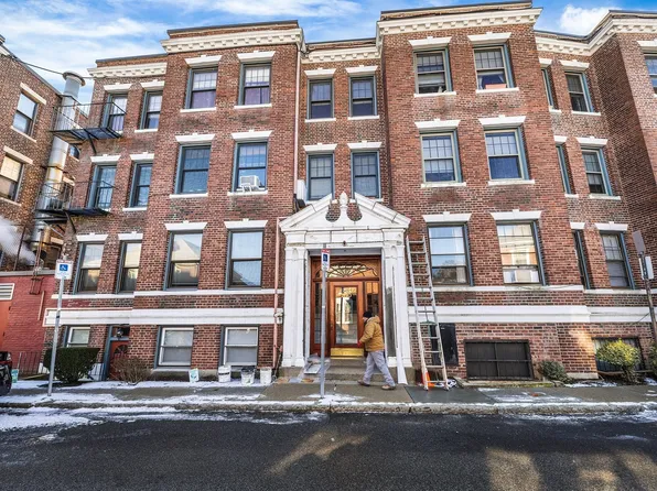 100 Lanark Rd APT 8, Brighton, MA 02135