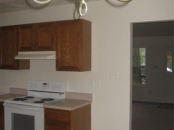 4th image of 2400 Casey Ct