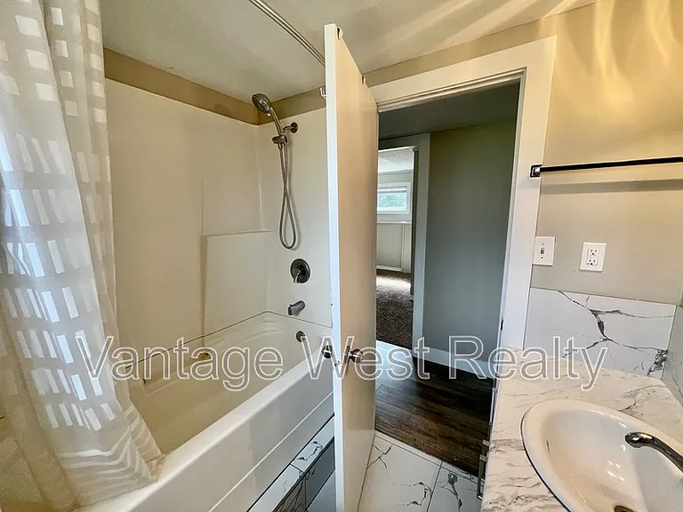 315B Prior Rd S — Photo 9