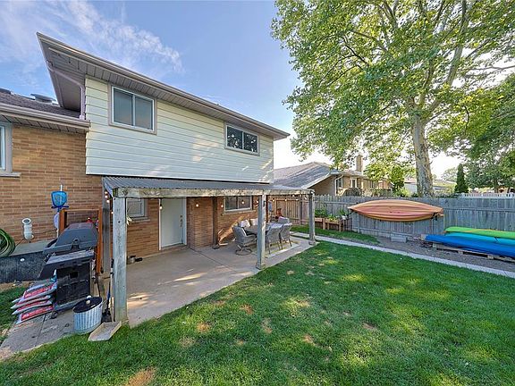 5th image of 1043 Talfourd St