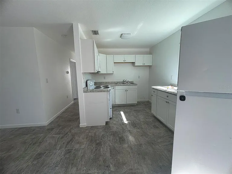 525 E Helen Ave — Photo 13