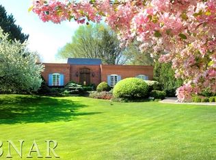 35 Sunset Rd, Bloomington, IL 61701