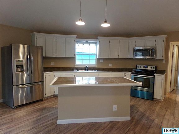 4th image of 408 E Avenue S