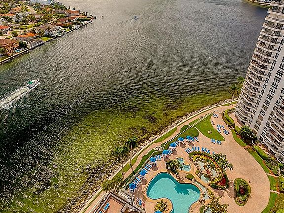 4th image of 19195 SE Mystic Pointe Dr #2501