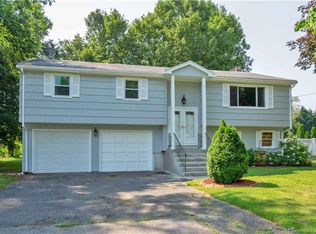 7 Kent Ln, Bloomfield, CT 06002
