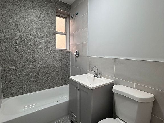 5th image of 515 W 7th St APT 103